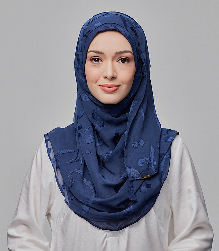 SIGNATURE NAVY