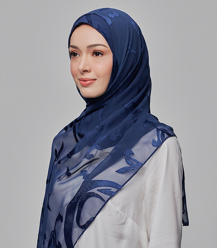 SIGNATURE NAVY